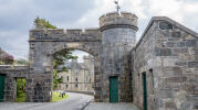 Amhuinnsuidhe Castle (Hotel)