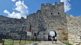 Eingangstor der Burg